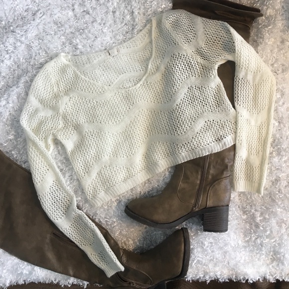 💥Host Pick💥Love Riche Open Knit Cropped Sweater Size Medium - Picture 4 of 7